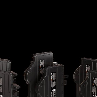 IQMicroinverters_FamilyOfSix_ES-MX-min