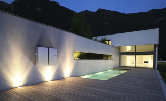 IQ Battery 5P pool side view