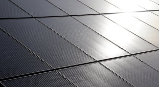 Unveiling the hidden costs behind free solar panels 