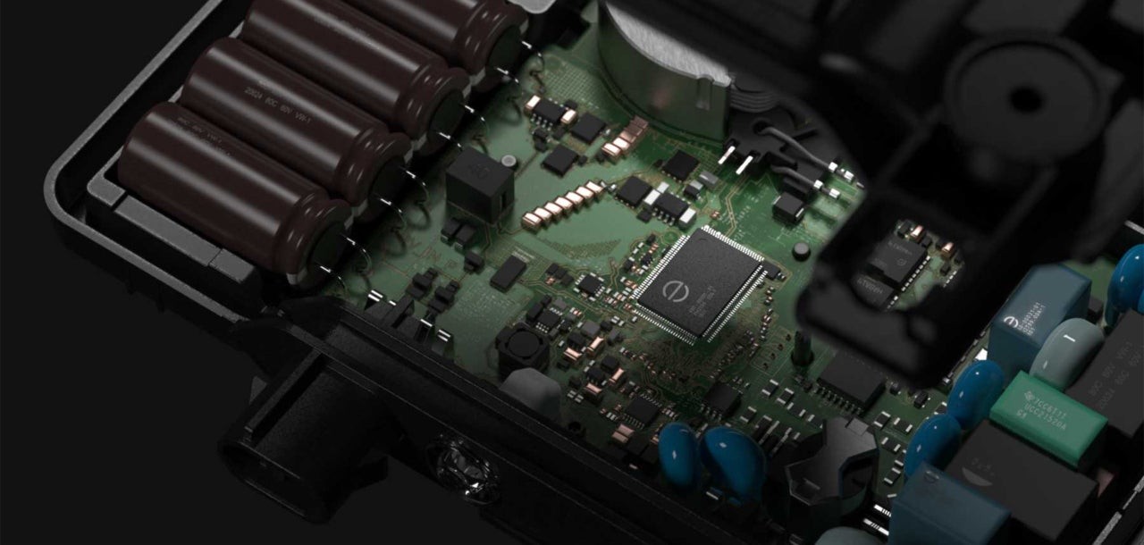  Close-up shot of motherboard featuring battery.